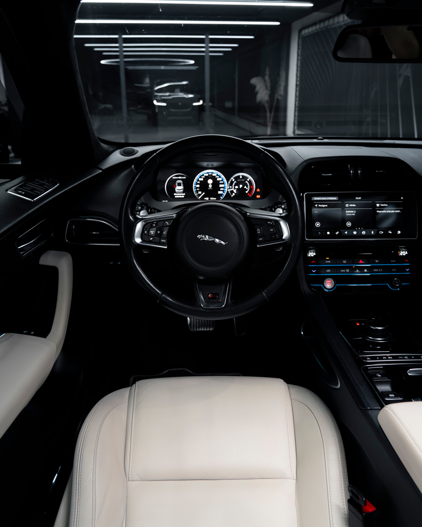 JAGUAR F-PACE S