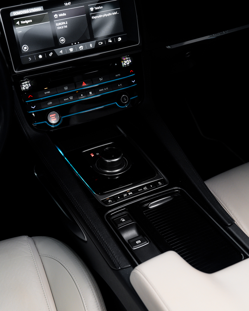 JAGUAR F-PACE S