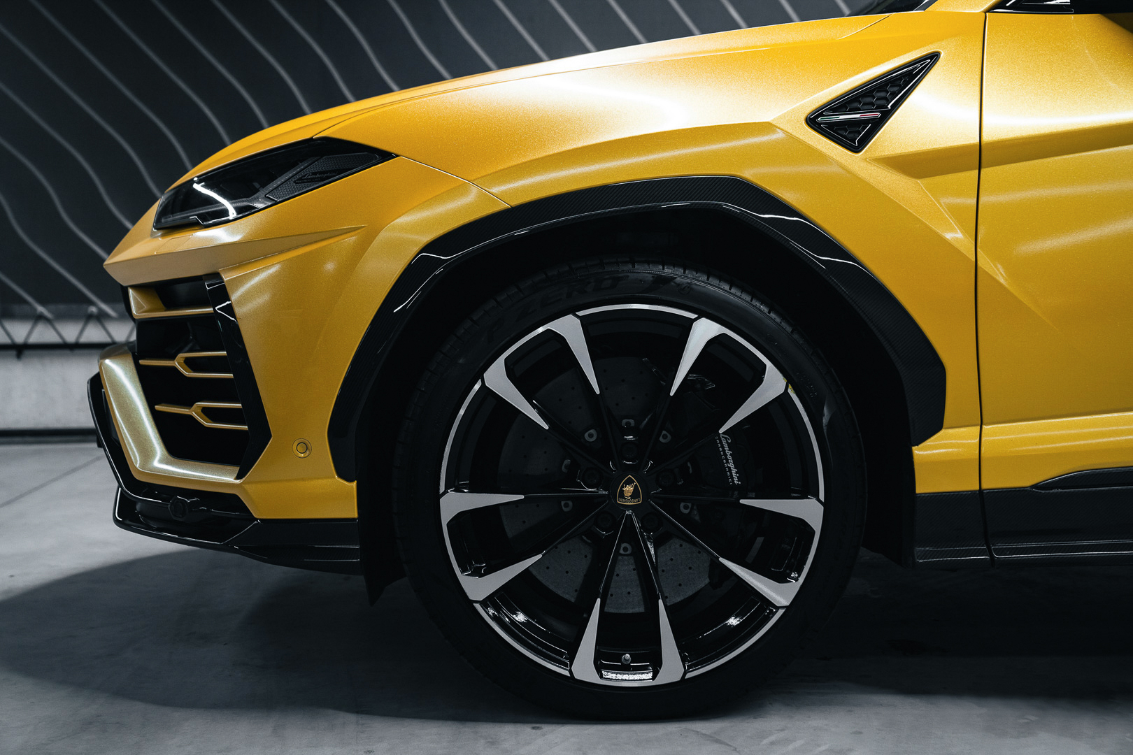 LAMBORGHINI URUS