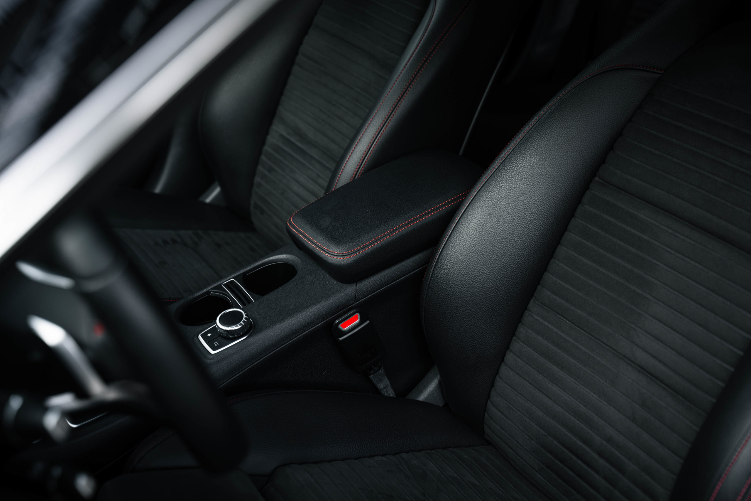 MERCEDES-BENZ CLA 180 AMG line facelift
