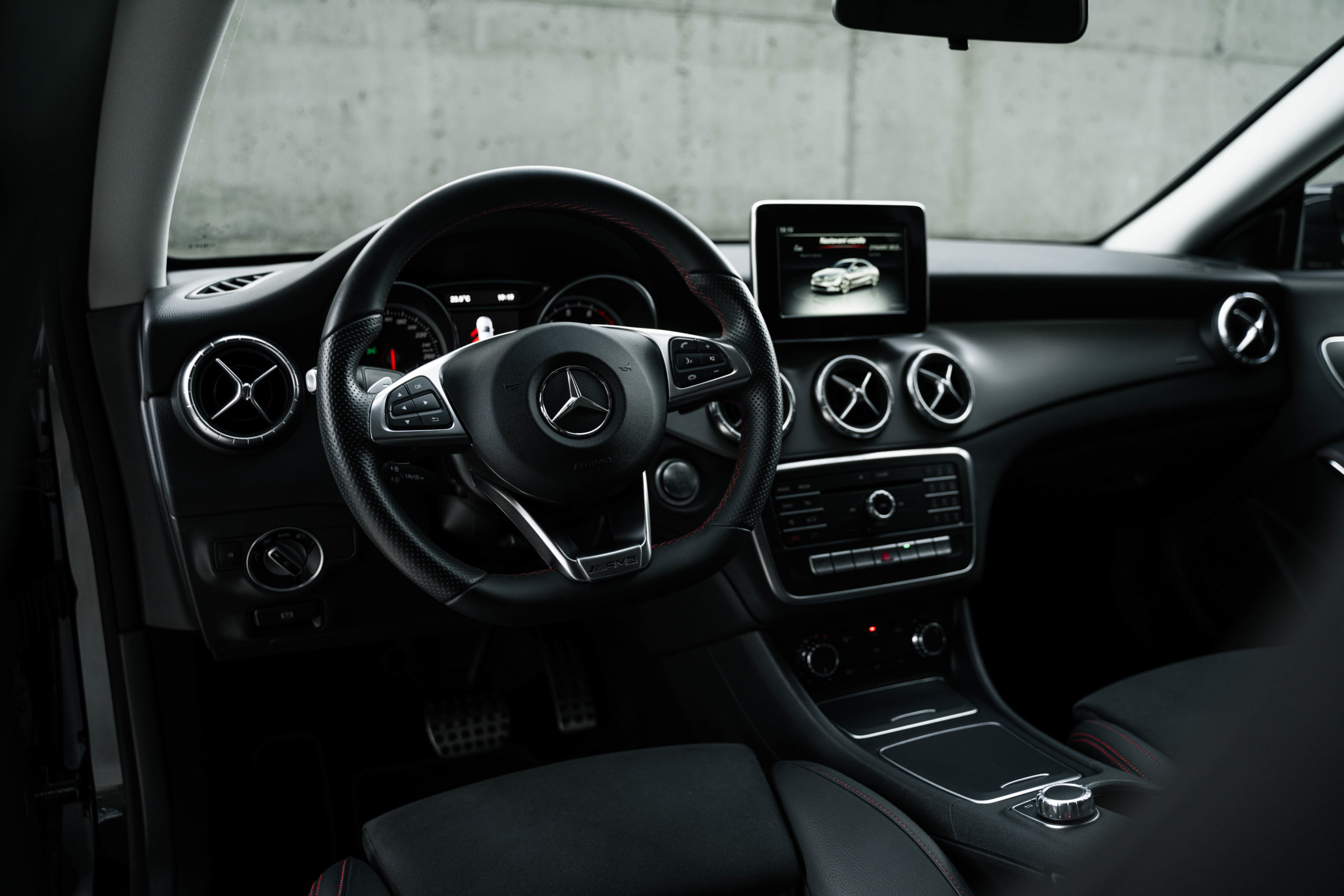 MERCEDES-BENZ CLA 180 AMG line facelift