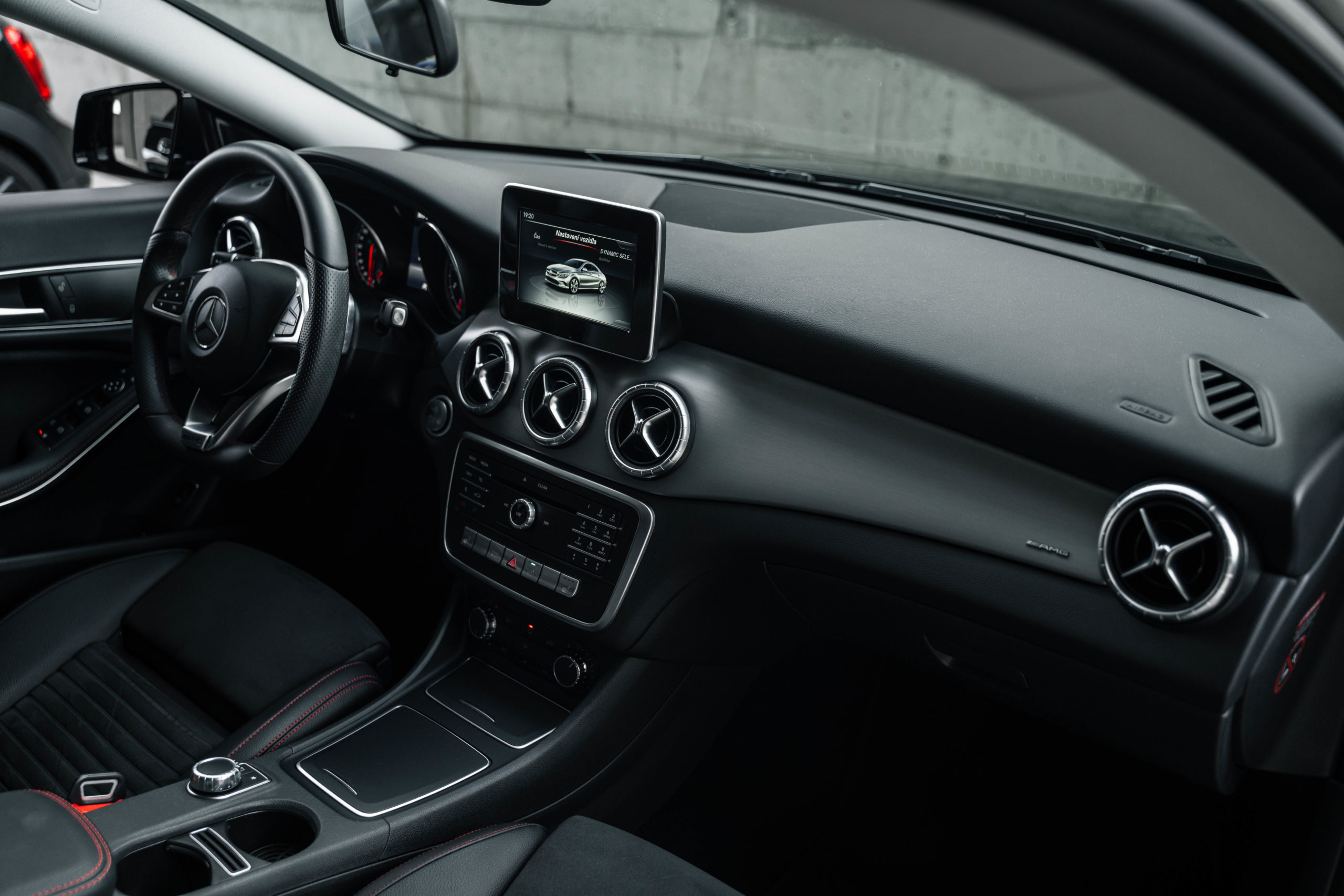 MERCEDES-BENZ CLA 180 AMG line facelift