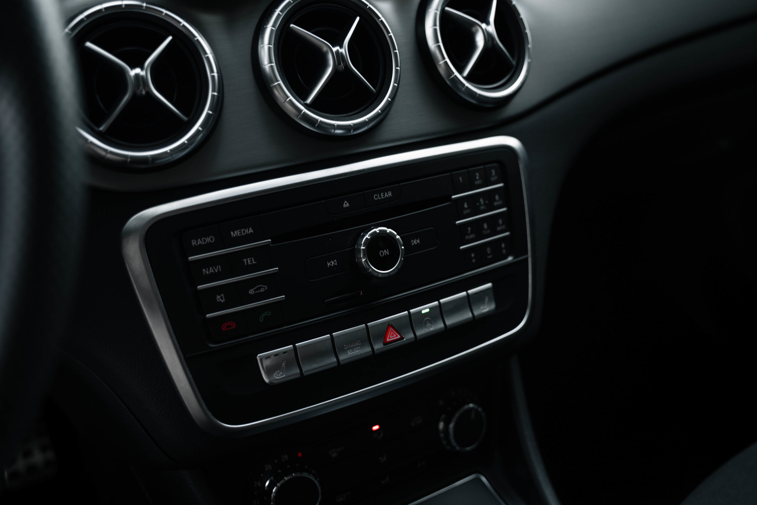 MERCEDES-BENZ CLA 180 AMG line facelift