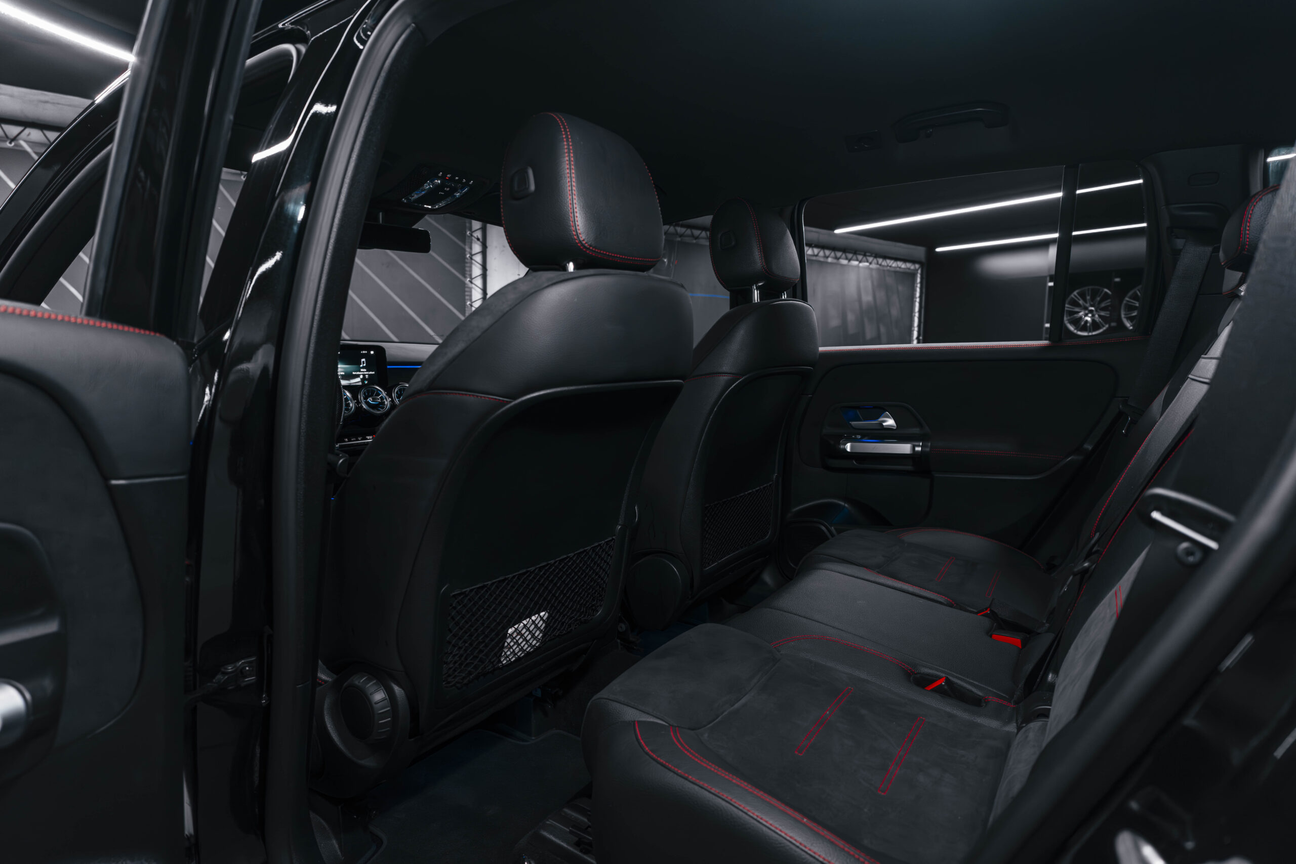 MERCEDES-BENZ GLB 200 D AMG line
